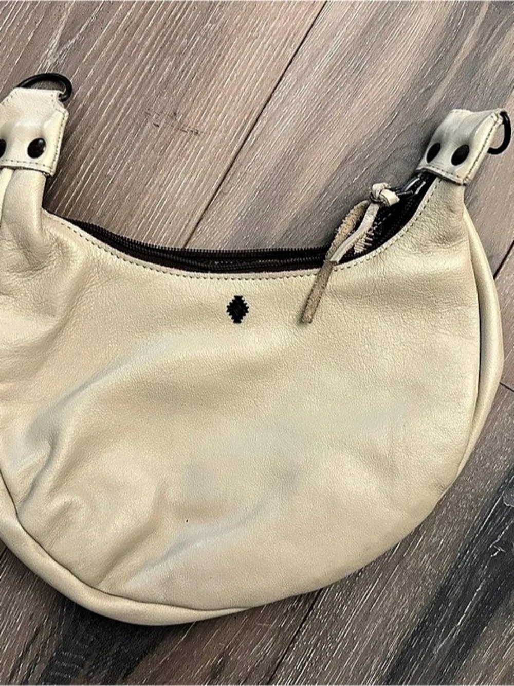 Nena & Co. small hobo bag in bne lesther.